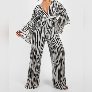 Boohoo Pleated & Ruffled Sleeves Jumpsuit